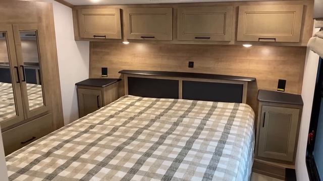 Full Time Space in a Traveler's Size! 2024 New Arcadia 294SLRD Fifth Wheel RV by Keystone смотреть онлайн