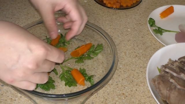 Заливное из языка, красивое оформление.