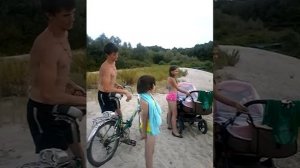 Стрептиз,парень жжет