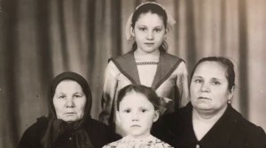 Песня от бабушки и внучек для любимой мамы и дочки.