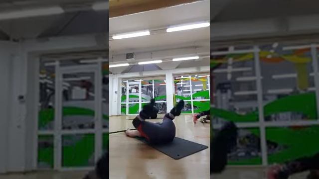 Динамичная растяжка плеч. Растяжка тела с палкой в партере.