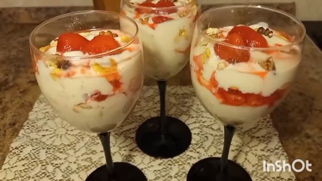 Десерт с ряженкой, бананом и клубникой без желатина/ Очень быстро и вкусно!