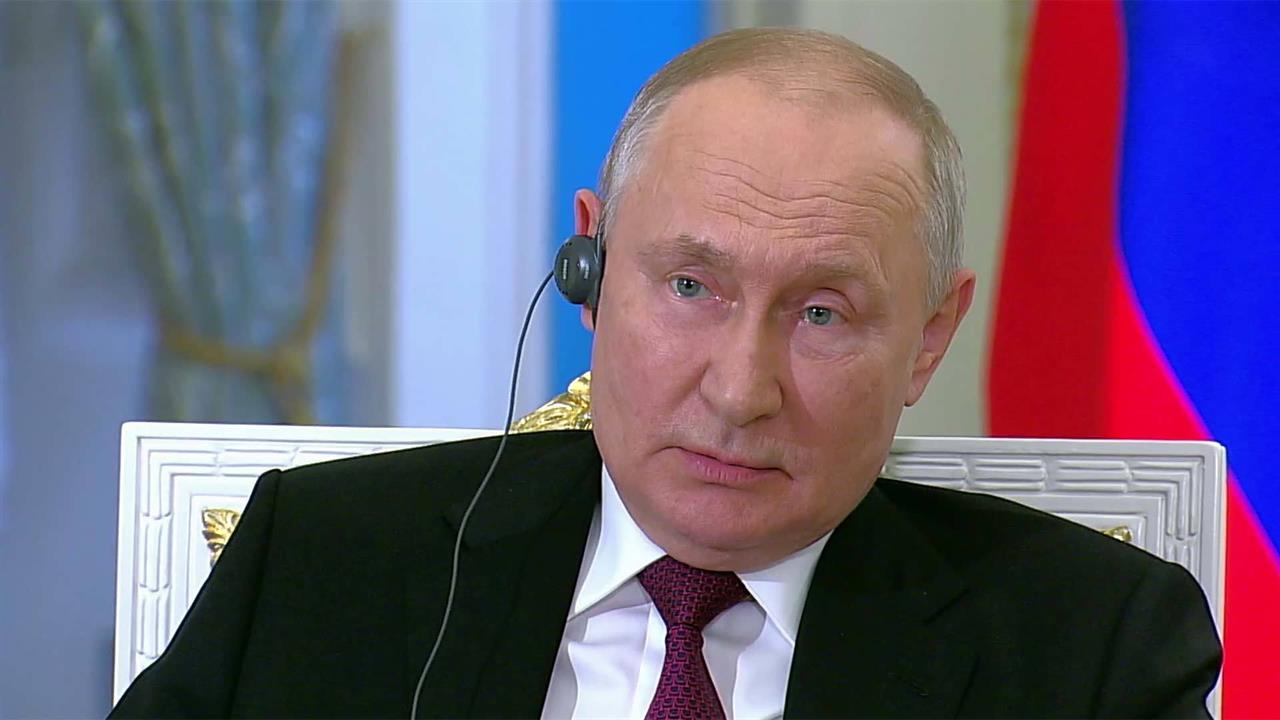 Владимир Путин дал интервью перед форумом "Один пояс - один путь" в Пекине