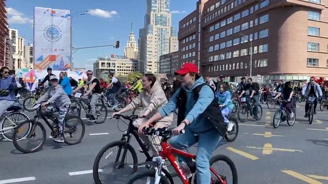 Московский велофестиваль 2022 / Полное видео старта велопарада в Москве - людское море