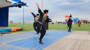 Фестиваль тюльпанов 2017. Калмыцкий народный танец "Ишкимдык" (8).