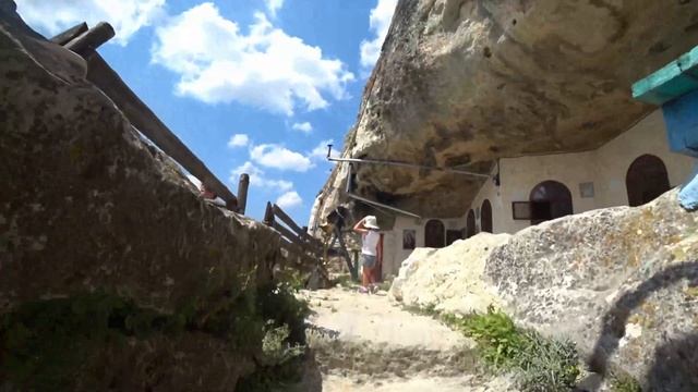 Какая красота. Мангуп-Кале пещерный город Крыма. С палаткой по Крыму всей семьей. Мужской монастырь