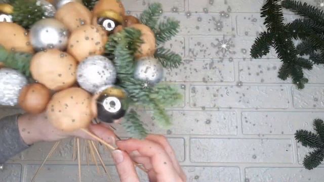 Новогодний букет из грецких орехов и нобилиса | Съедобный букет | Christmas bouquet смотреть онлайн