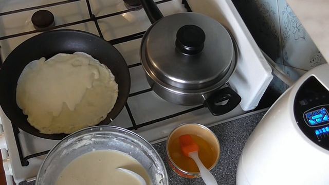 Блинчики соленые на молоке и газированной воде.