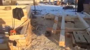 Снятие фаски на брусе при строительстве бани