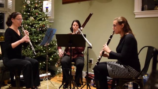 Ibert Cinq Pieces en Trio Mvt V смотреть онлайн