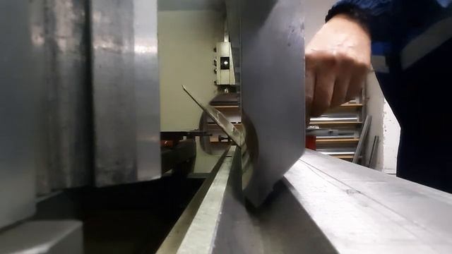 Один из способов как согнуть швеллер с высокими полками. смотреть онлайн