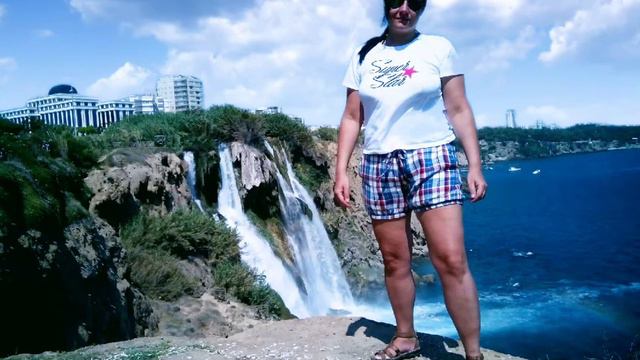 Виктория Башкирова - у водопада в Турции