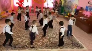 Осенний бал танец мальчиков