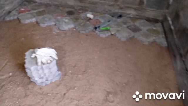 Укладка тротуарной плитки зимой.