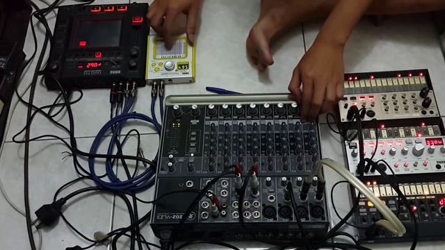 Routine #2 : Volca Bass, Volca Beat, Volca Keys, Kaossilator, Kaosspad KP3 (House Jam) смотреть онлайн