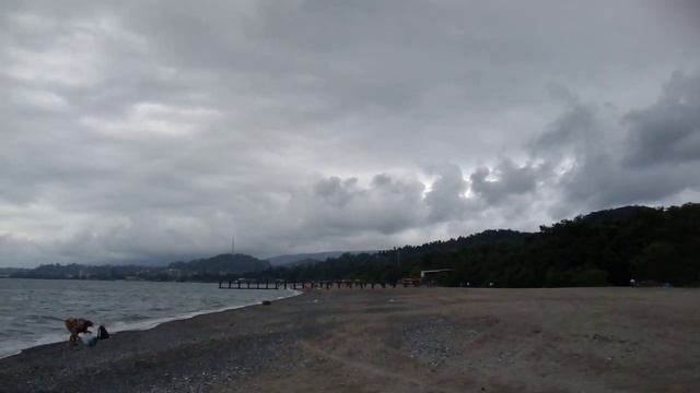 Песчаный пляж в Сухуми. смотреть онлайн