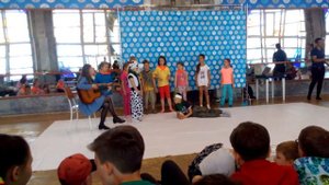 Вот лежит крокодил и плачет Детские песни