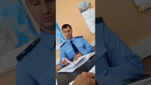 через 10 минут после прихода в прокуратуру Московского района  вышел пом.прокурора Ошкин А.Н.