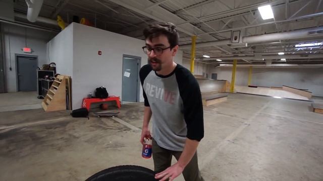 ULTIMATE GAME of BOTTLE FLIP! | Round 15 смотреть онлайн