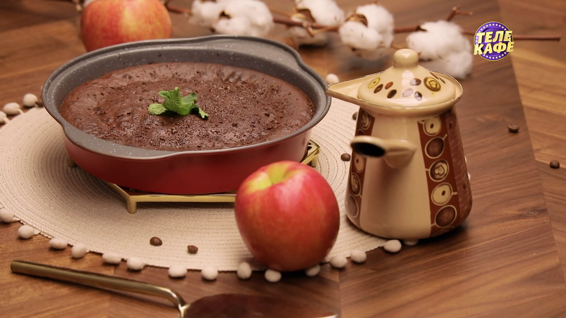 Брауни с яблоками. Вкусный шоколадный десерт для семейного чаепития! Простой рецепт ?