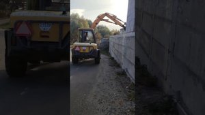 Просто розвантаження. Mecalac 12mxt.