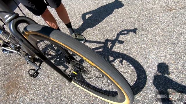 Perfect Bike for SBT GRVL? Jon Cariveau's Moots Routt RSL with Tubeless Tubular Tires! смотреть онлайн