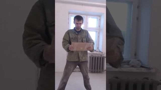 Ломает головой плитку:-) смотреть онлайн