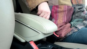 Подлокотник с АЛИ на штатное место Land Rover Freelander II