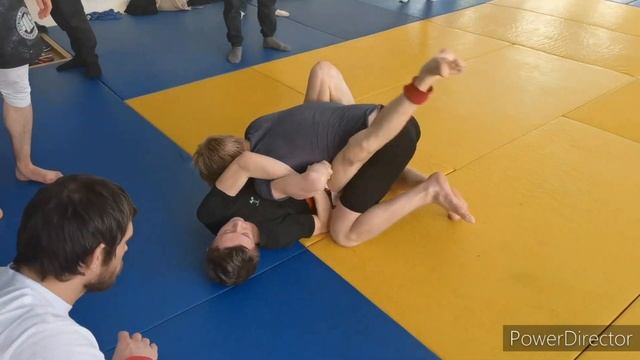 Мощный хайлайт с нашего крайнего турнира по грэпплингу. Красивые броски,яркие финиши и позитив. смотреть онлайн