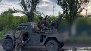 Расчеты зенитных установок ЗУ-23-2 уничтожают пехоту противника под Часовым Яром