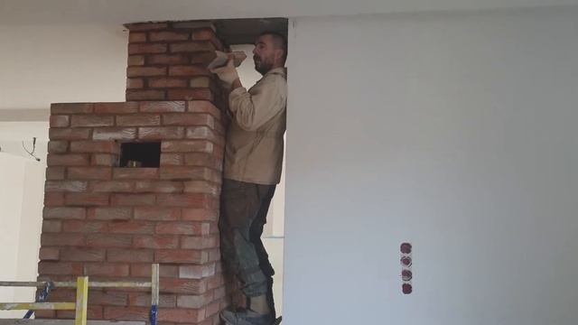 Каминная топка в кирпичной облицовке - последний кирпич в трубе - видео №5 смотреть онлайн