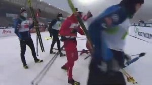 Большунов ударил финна палкой