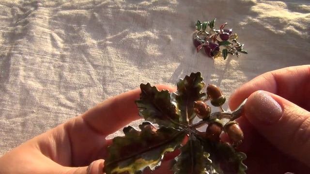 Распаковка посылки из Великобритании с винтажной бижутерией.