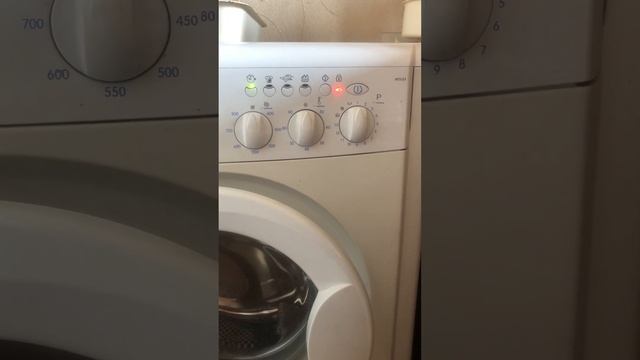 INDESIT модель wisl 83, Замок мигает быстро таймер медленно ...