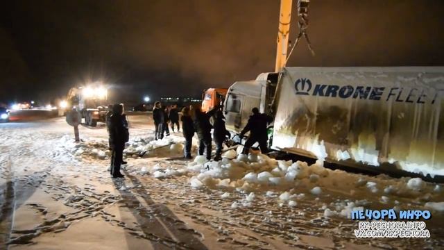 Вызволение провалившейся фуры из ледового плена смотреть онлайн