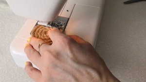 Салфетка из джутового каната в технике зигзаг на швейной машинке