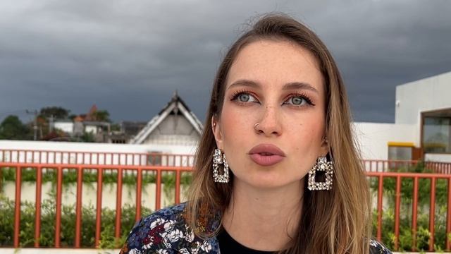 Как переехать на Бали в 2022 году. Какие документы для въезда. Сколько стоит жить на Бали. смотреть онлайн