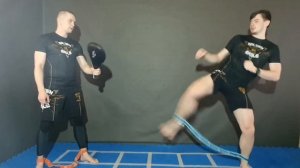 20 упражнений с эспандером для отработки ударов ногами