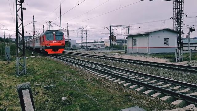 Прибытие пригородного электропоезда на станцию Мурманск смотреть онлайн
