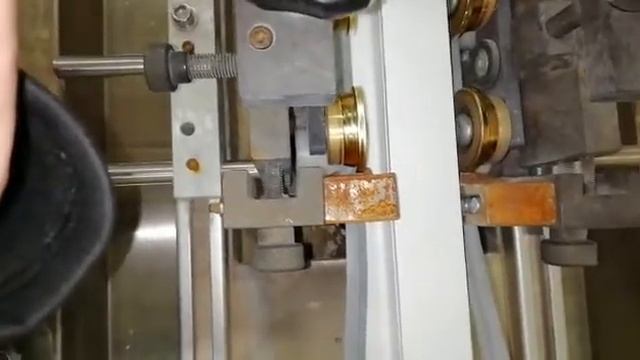 Оборудование для установки уплотнительного профиля / вставка уплотнителя в оконный профиль смотреть онлайн