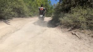 Крутой подъем в гору на трицикле