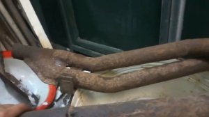 Достали старые детали поставил новые штаны на ЗМЗ 406. Ремонт выхлопной системы на Газеле.
