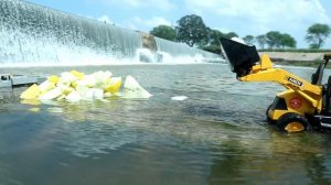 Взрываем тыквы у водопада