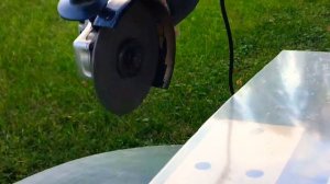 Универсальный пильный диск на болгарку Vatzo Multicut по оргстеклу.