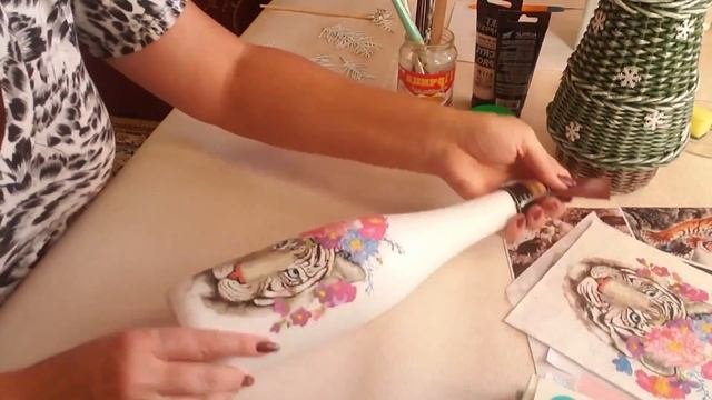 НОВОГОДНИЙ ДЕКУПАЖ | Декор новогодней бутылки | Секреты красивого декупажа