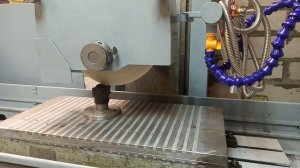 Балансировка шлифовального нового камня на стенде \ 3е721\ Balancing a grinding new stone on a bench