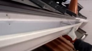 Монтаж водосточного желоба внутренними креплениями