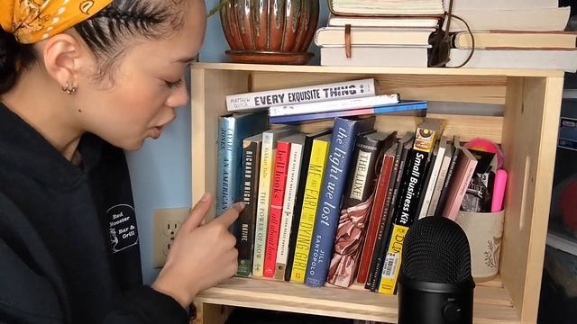Book ASMR | What’s on my bookcase!? | tracing, tapping, scratching book collection?Library ASMR смотреть онлайн