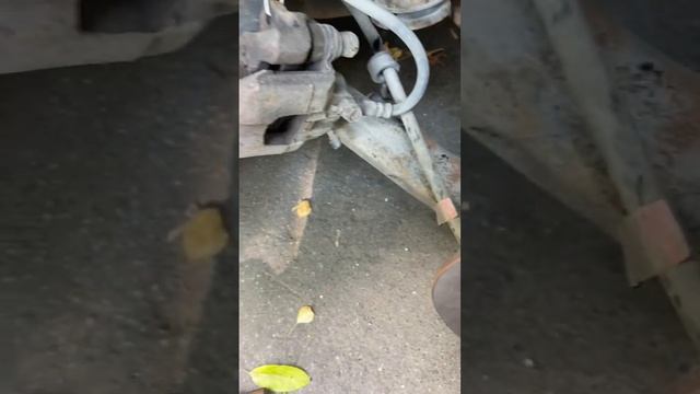 Замена задних стоек амортизатора Toyota Caldina 246 смотреть онлайн