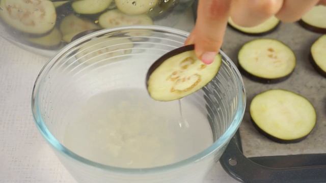 Обалденная закуска из баклажанов, помидоров и сыра | Закуска из синеньких в духовке смотреть онлайн